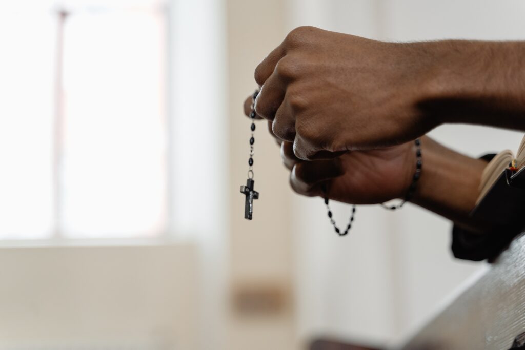 how do you pray the rosary