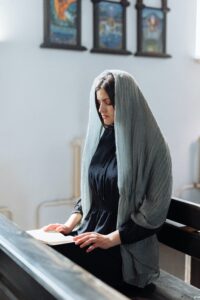 praying with a veil