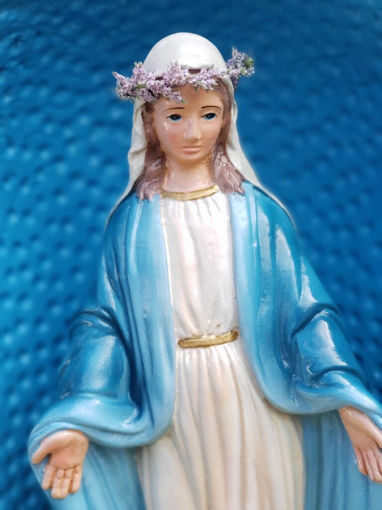 how to honor Mary in our homeschool